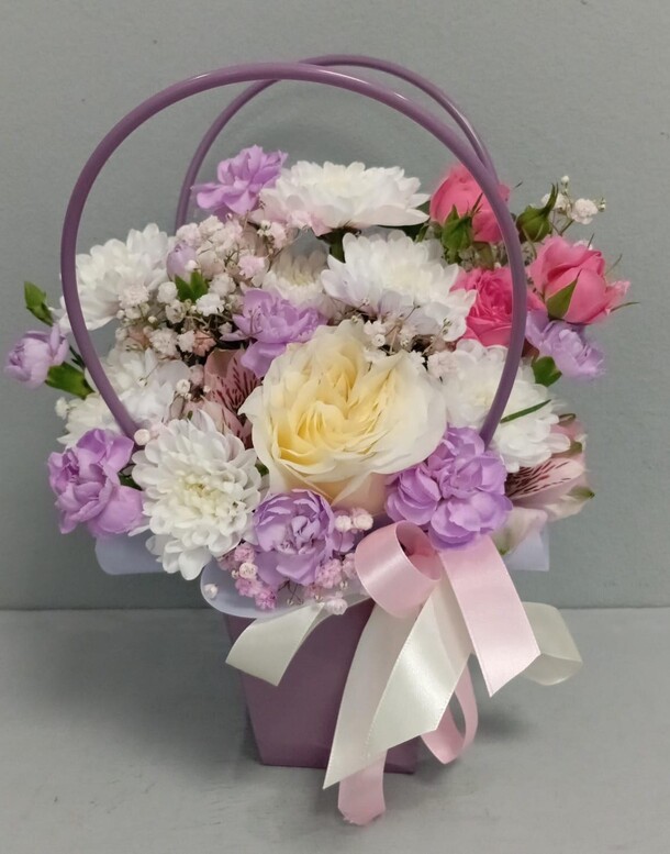 Цветы в коробке, артикул F1421653 - 2355 рублей, доставка по городу. Flawery - доставка цветов