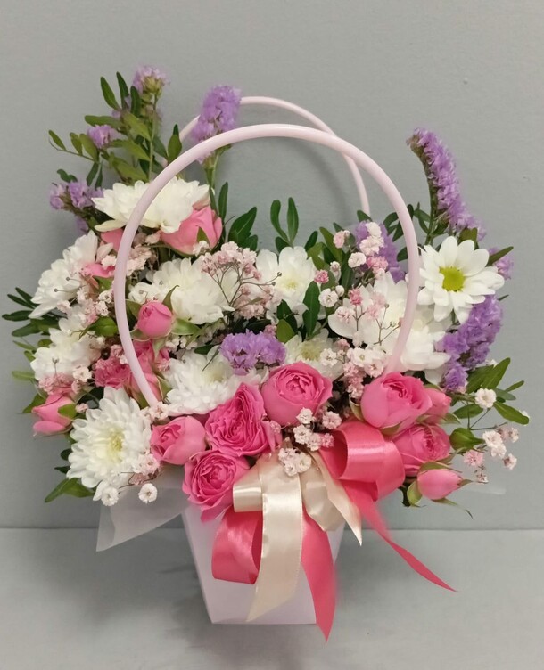 Цветы в коробке, артикул F1421654 - 2885 рублей, доставка по городу. Flawery - доставка цветов