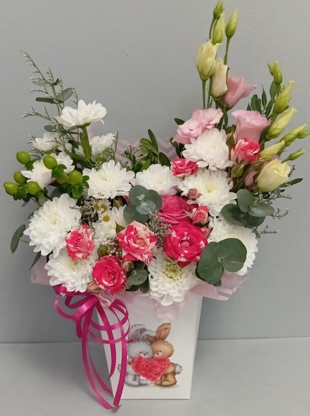 Цветы в коробке, артикул F1421658 - 3355 рублей, доставка по городу. Flawery - доставка цветов