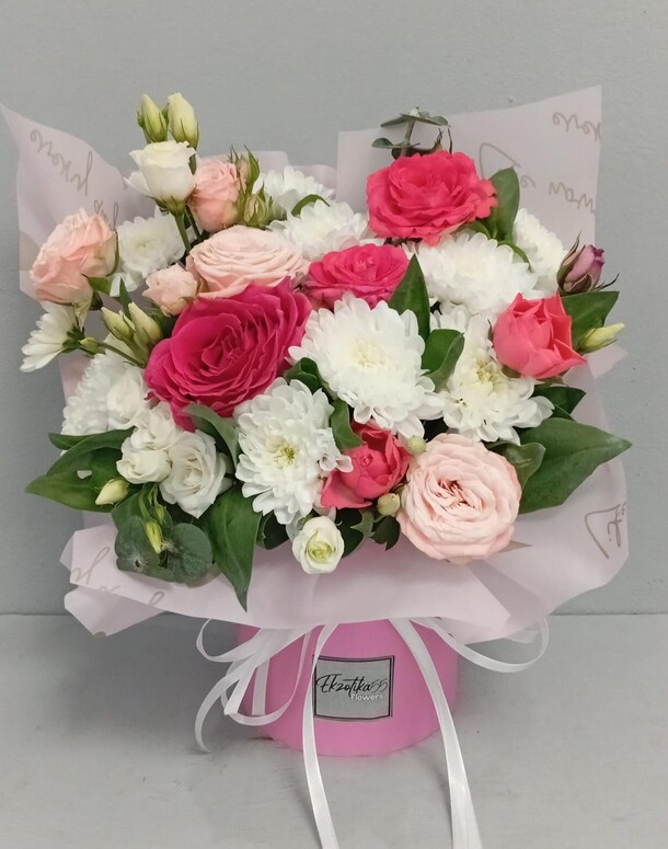 Цветы в коробке, артикул F1423500 - 3612 рублей, доставка по городу. Flawery - доставка цветов