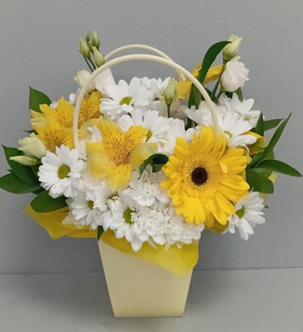 Цветы в коробке, артикул F1423503 - 3430 рублей, доставка по городу. Flawery - доставка цветов