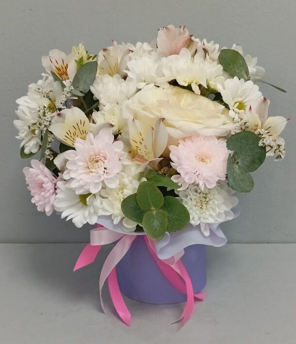 Цветы в коробке, артикул F1423686 - 3190 рублей, доставка по городу. Flawery - доставка цветов