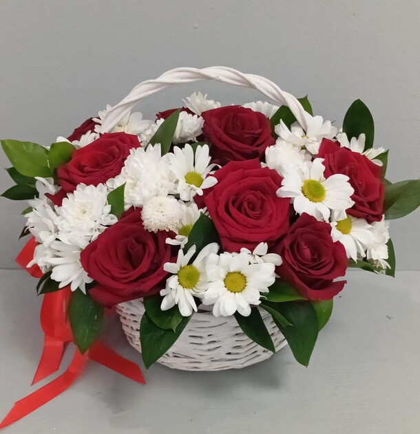 Цветы в корзине, артикул F1424857 - 6851 рублей, доставка по городу. Flawery - доставка цветов