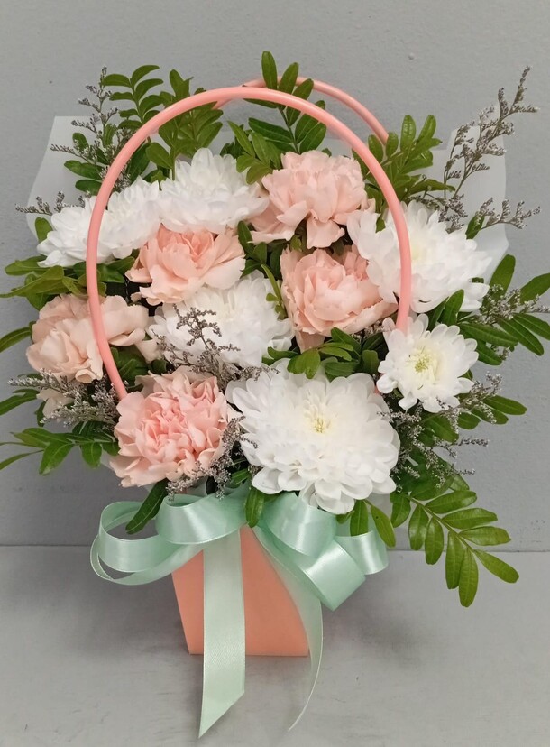 Цветы в коробке, артикул F1426354 - 3132 рублей, доставка по городу. Flawery - доставка цветов