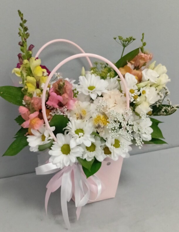 Цветы в коробке, артикул F1431593 - 3590 рублей, доставка по городу. Flawery - доставка цветов