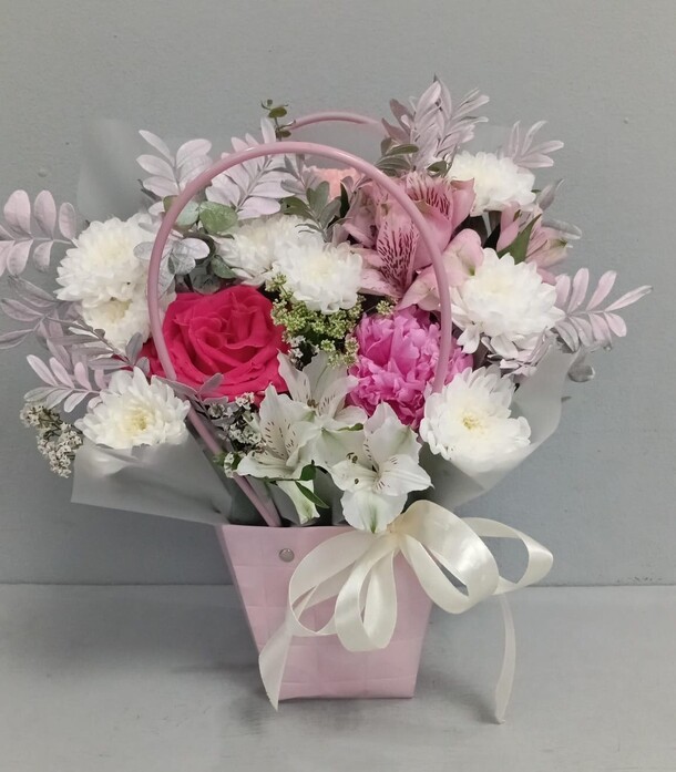 Цветы в коробке, артикул F1432537 - 3289 рублей, доставка по городу. Flawery - доставка цветов