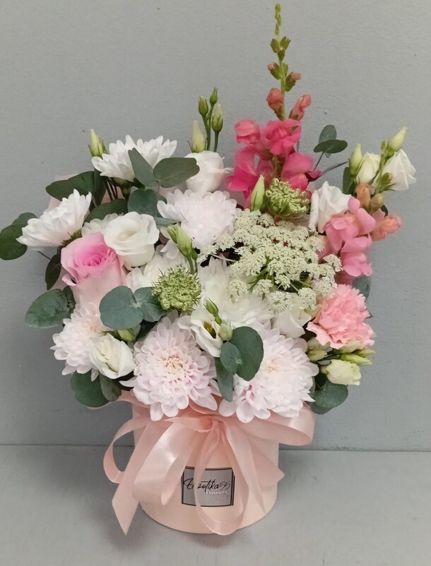 Цветы в коробке, артикул F1433374 - 3545 рублей, доставка по городу. Flawery - доставка цветов