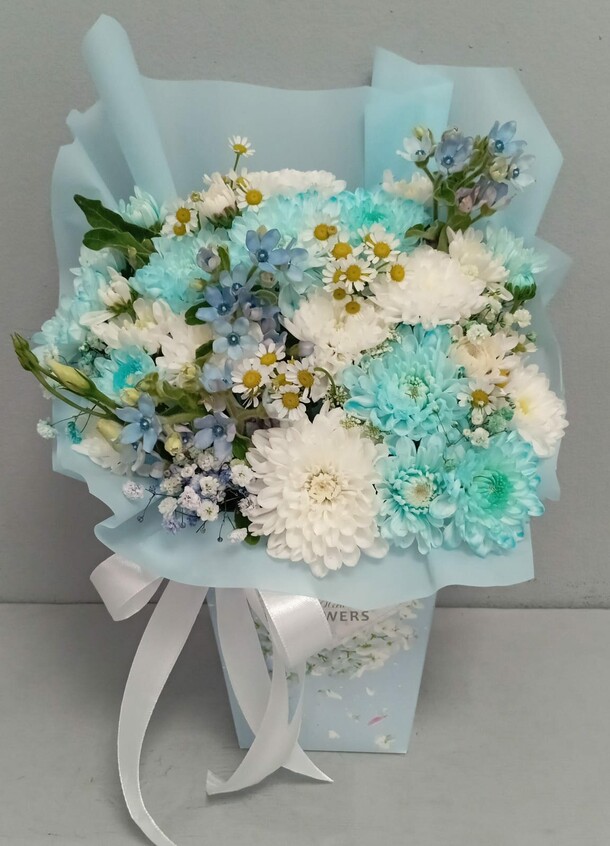 Цветы в коробке, артикул F1448411 - 3215 рублей, доставка по городу. Flawery - доставка цветов