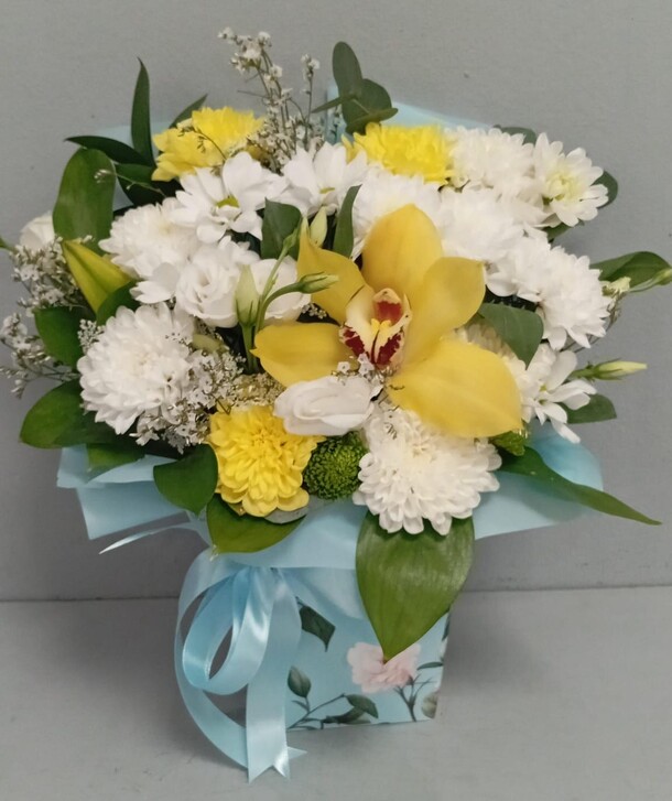 Цветы в коробке, артикул F1450396 - 3132 рублей, доставка по городу. Flawery - доставка цветов