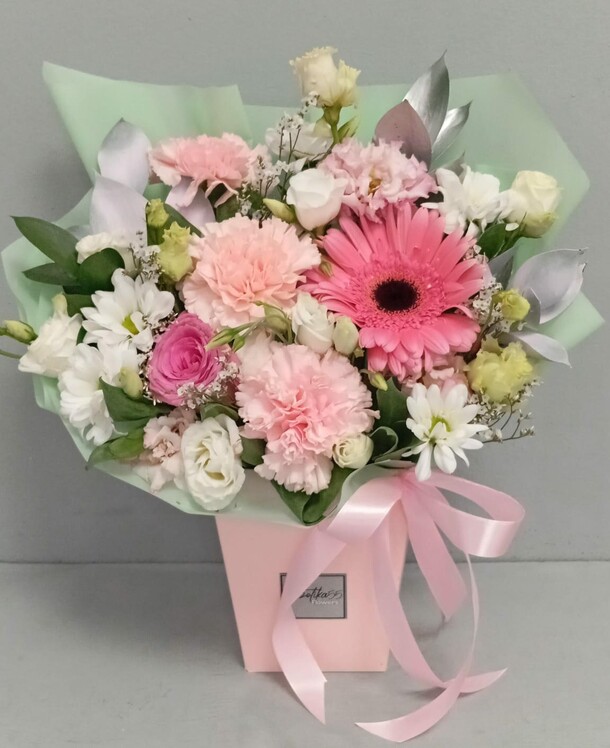 Цветы в коробке, артикул F1450400 - 2809 рублей, доставка по городу. Flawery - доставка цветов