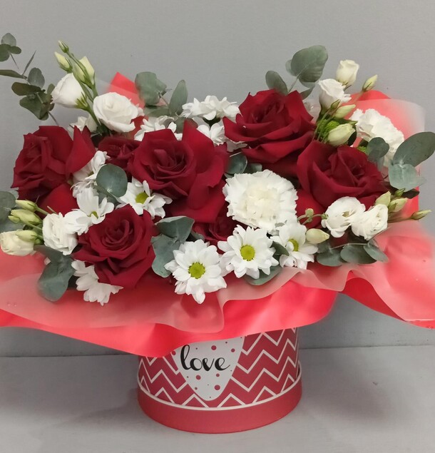 Цветы в коробке, артикул F1450403 - 5744 рублей, доставка по городу. Flawery - доставка цветов