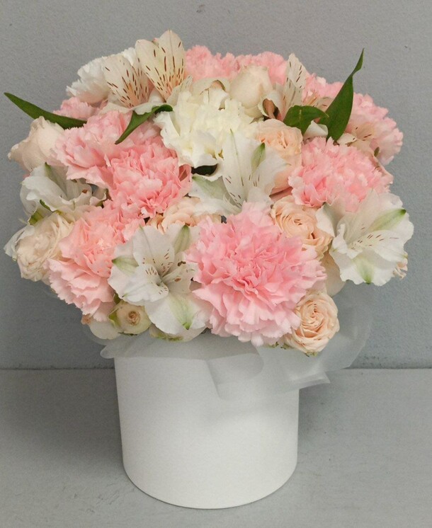 Цветы в коробке, артикул F1453434 - 4124 рублей, доставка по городу. Flawery - доставка цветов