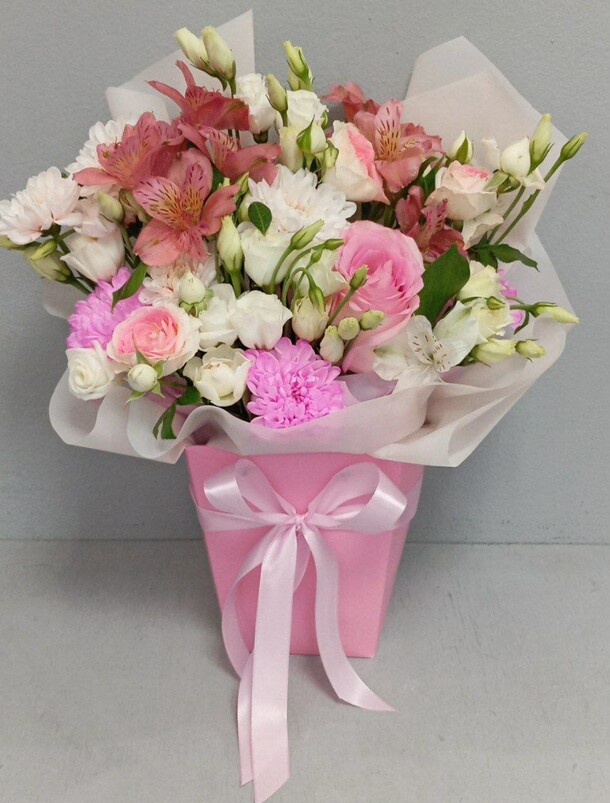 Цветы в коробке, артикул F1454707 - 3215 рублей, доставка по городу. Flawery - доставка цветов