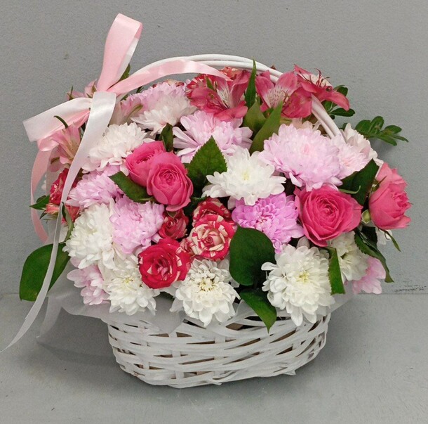 Цветы в корзине, артикул F1454712 - 6190 рублей, доставка по городу. Flawery - доставка цветов
