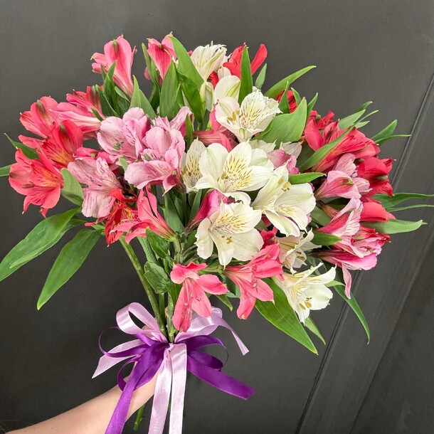 Букет сборный, артикул F1490650 - 2900 рублей, доставка по городу. Flawery - доставка цветов