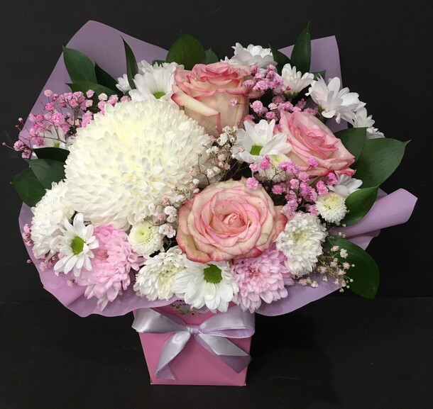 Цветы в коробке, артикул F1496483 - 3182 рублей, доставка по городу. Flawery - доставка цветов