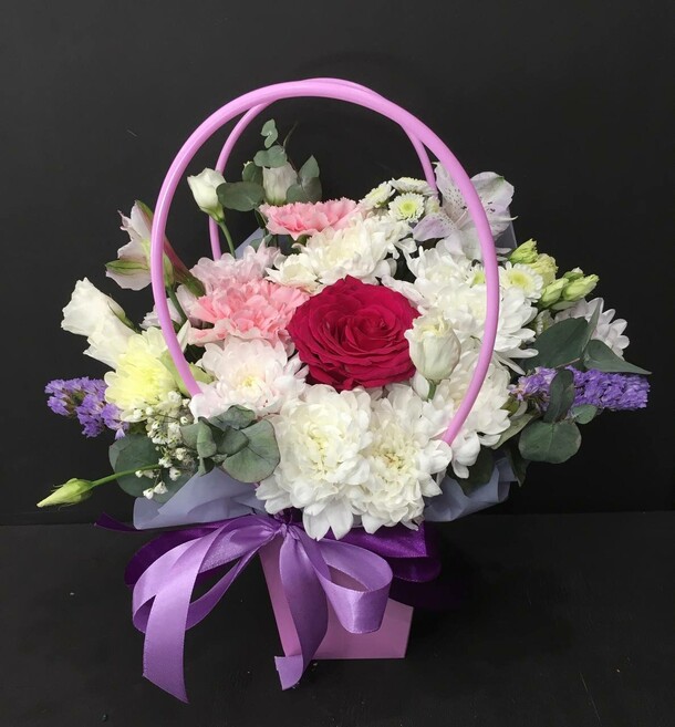 Цветы в коробке, артикул F1521604 - 3650 рублей, доставка по городу. Flawery - доставка цветов