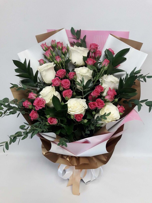 Букет с нежными розочками., артикул F56892 - 6025 рублей, доставка по городу. Flawery - доставка цветов