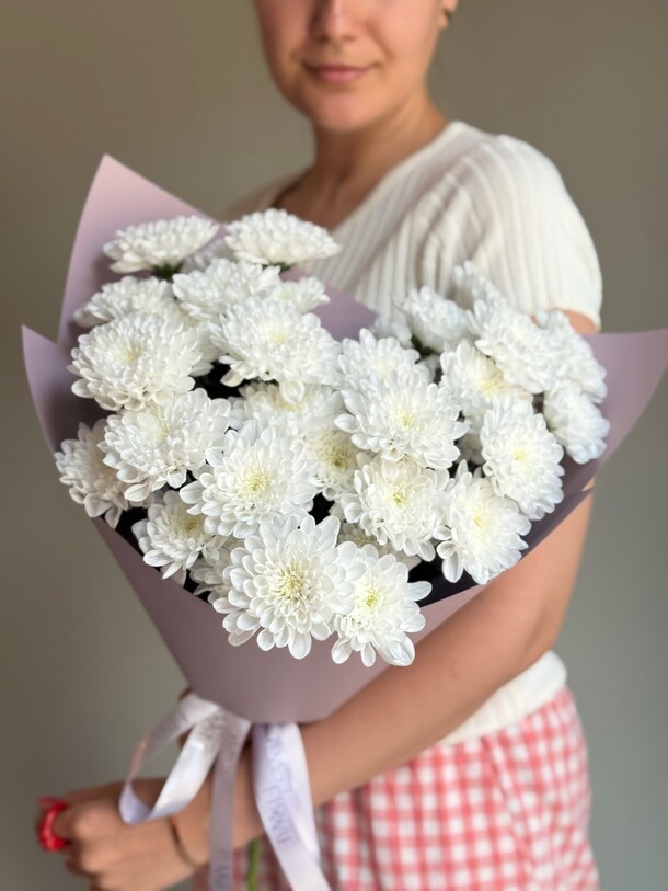 Шикарный монобукет из хризантем, артикул F1447787 - 3120 рублей, доставка по городу. Flawery - доставка цветов