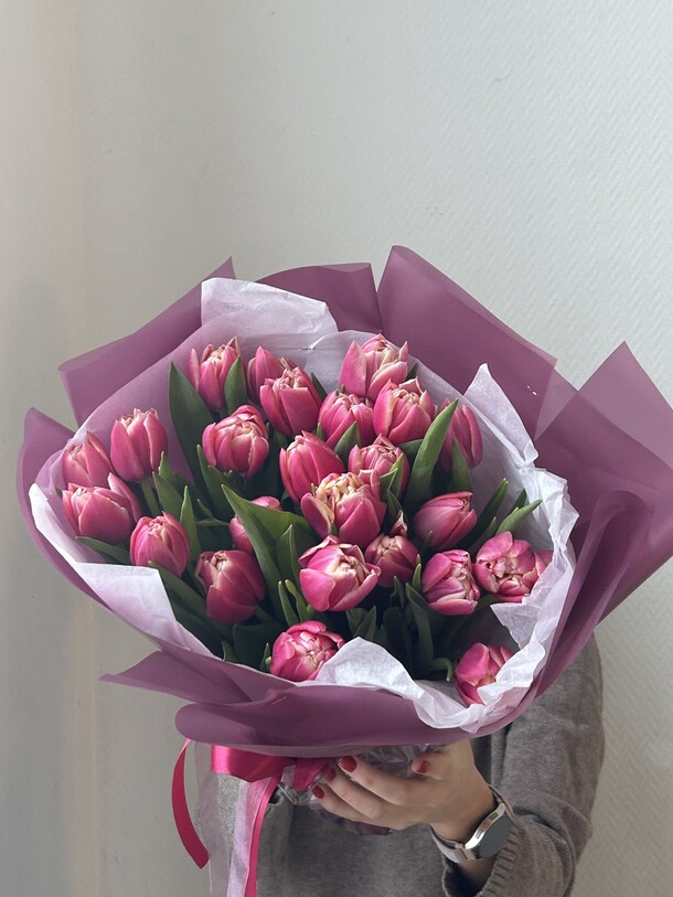 25 пионовидных тюльпанов, артикул F1218504 - 7579 рублей, доставка по городу. Flawery - доставка цветов