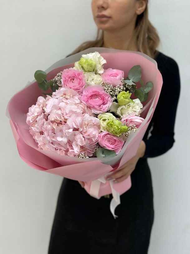 Букет с ранункулюсами, артикул F1221544 - 7590 рублей, доставка по городу. Flawery - доставка цветов