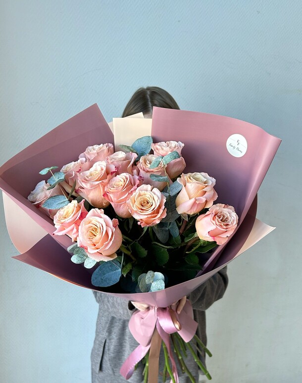 13 высоких роз эквадор, артикул F1242468 - 7700 рублей, доставка по городу. Flawery - доставка цветов