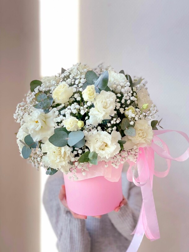 Стойкая и красивая цветочная композиция, артикул F1287500 - 7590 рублей, доставка по городу. Flawery - доставка цветов