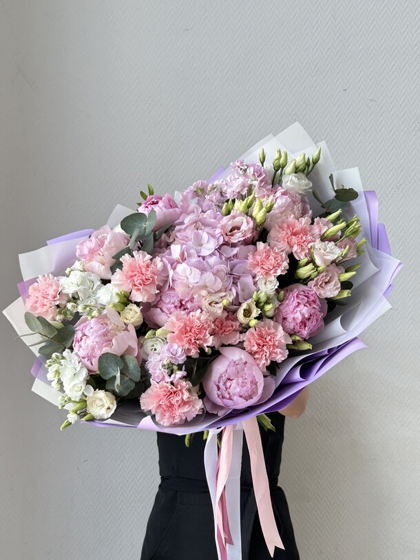 Пионовый букет, артикул F1292506 - 16036 рублей, доставка по городу. Flawery - доставка цветов