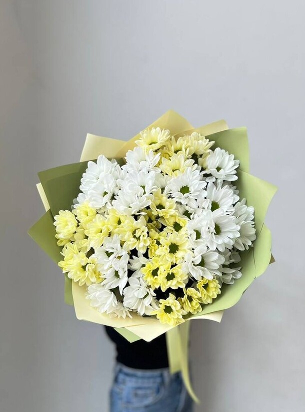 Лимонные и белые хризантемы, артикул F1324922 - 3724 рублей, доставка по городу. Flawery - доставка цветов