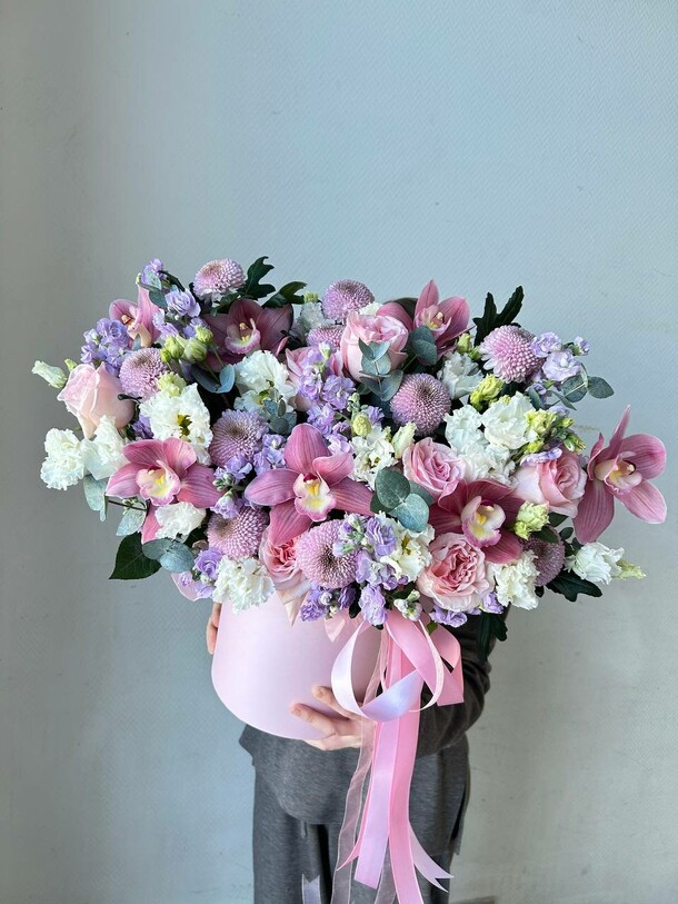 Композиция с орхидеями и хризантемами, артикул F1380797 - 20790 рублей, доставка по городу. Flawery - доставка цветов