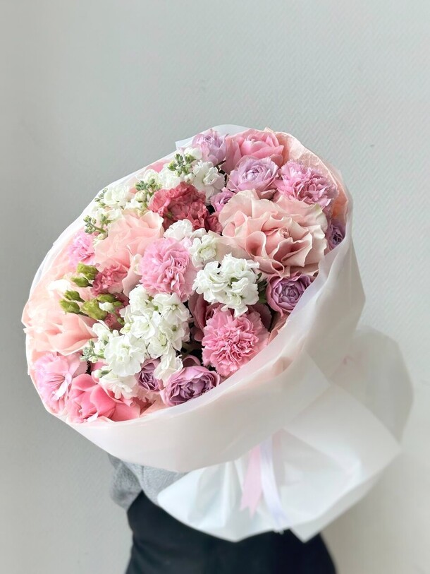 Ажурный букет с французскими розами, артикул F1404971 - 7689 рублей, доставка по городу. Flawery - доставка цветов