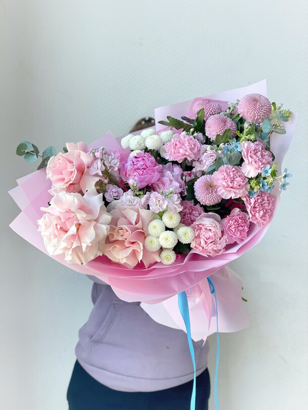 Букет с пионами, артикул F1435720 - 12539 рублей, доставка по городу. Flawery - доставка цветов