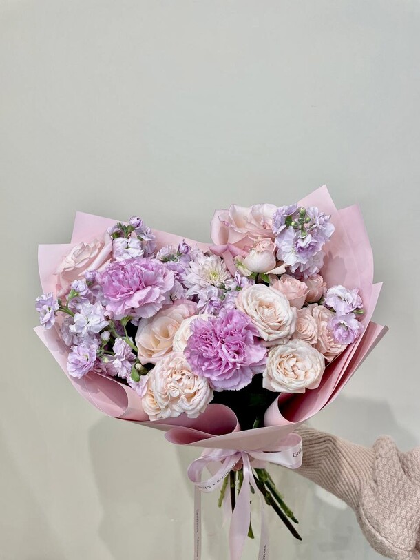 Нежный букетик, артикул F1218616 - 5100 рублей, доставка по городу. Flawery - доставка цветов