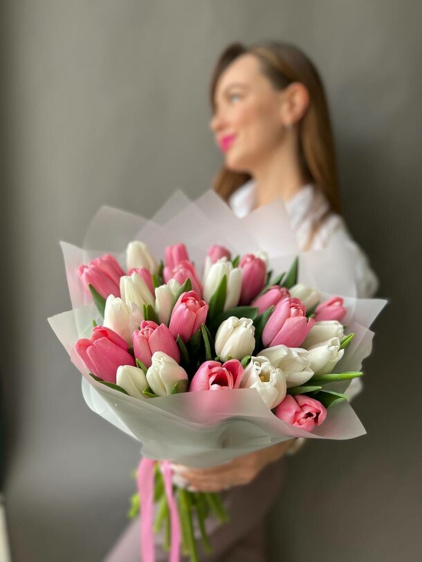 Тюльпаны "нежный микс", артикул F1384985 - 7300 рублей, доставка по городу. Flawery - доставка цветов