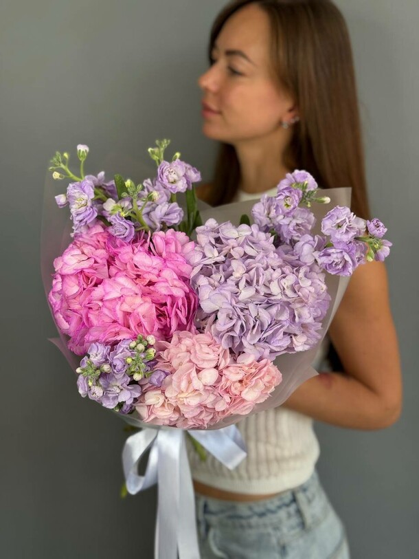 Букет гортензия + маттиола, артикул F1476487 - 4200 рублей, доставка по городу. Flawery - доставка цветов