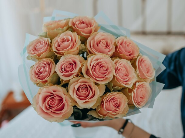 Букет из роз сорта "фрутето", артикул F1219254 - 5550 рублей, доставка по городу. Flawery - доставка цветов