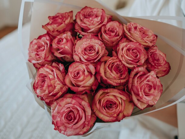 Букет из роз сорта "меджик таймс", артикул F1219260 - 5550 рублей, доставка по городу. Flawery - доставка цветов