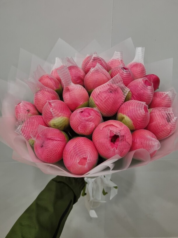 Букет из 25 коралловый пионы, артикул F1226657 - 35124 рублей, доставка по городу. Flawery - доставка цветов