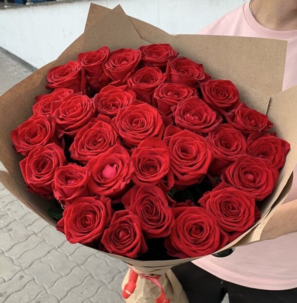 Букет из 29 красных роз 80 см, артикул F1247582 - 11899 рублей, доставка по городу. Flawery - доставка цветов