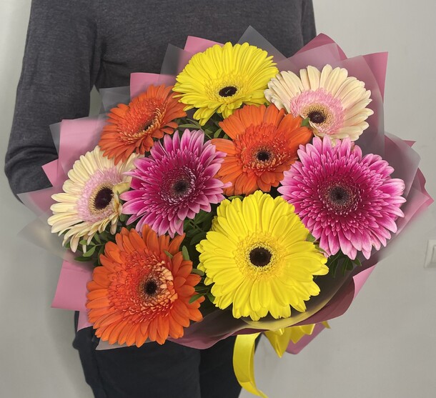 Герберы микс, артикул F1220080 - 3905 рублей, доставка по городу. Flawery - доставка цветов