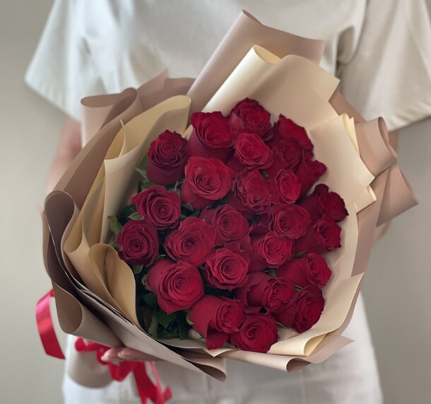 Роза кения 25, артикул F1220538 - 3839 рублей, доставка по городу. Flawery - доставка цветов