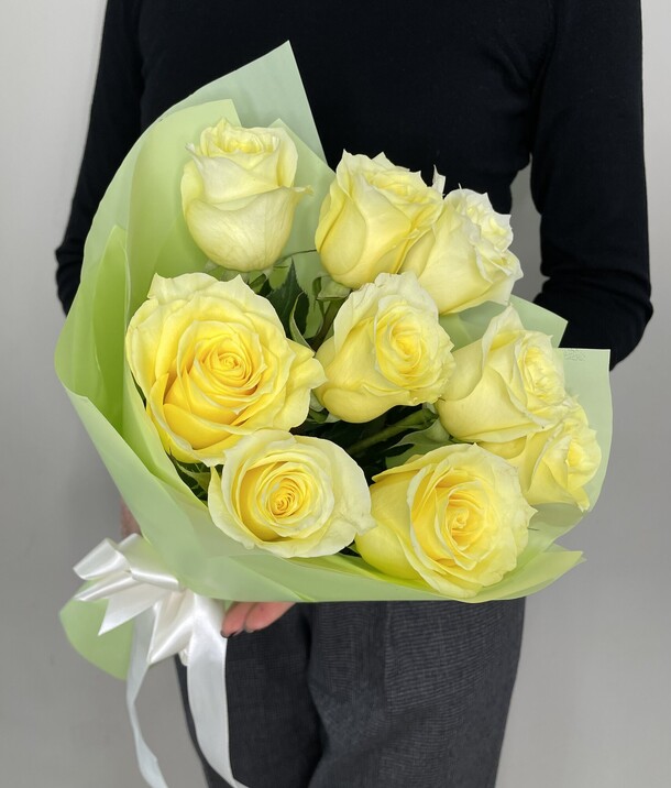 Букет из 9 желтых роз, артикул F1230281 - 3025 рублей, доставка по городу. Flawery - доставка цветов