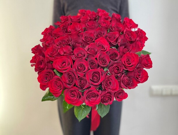 Роза 51, артикул F1250207 - 11374 рублей, доставка по городу. Flawery - доставка цветов