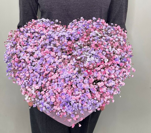 Большое сердце с гипсофилой, артикул F1250535 - 3850 рублей, доставка по городу. Flawery - доставка цветов