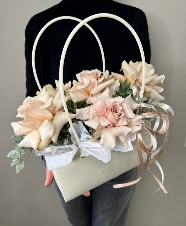 Квиксенд в сумочке, артикул F1277249 - 2390 рублей, доставка по городу. Flawery - доставка цветов