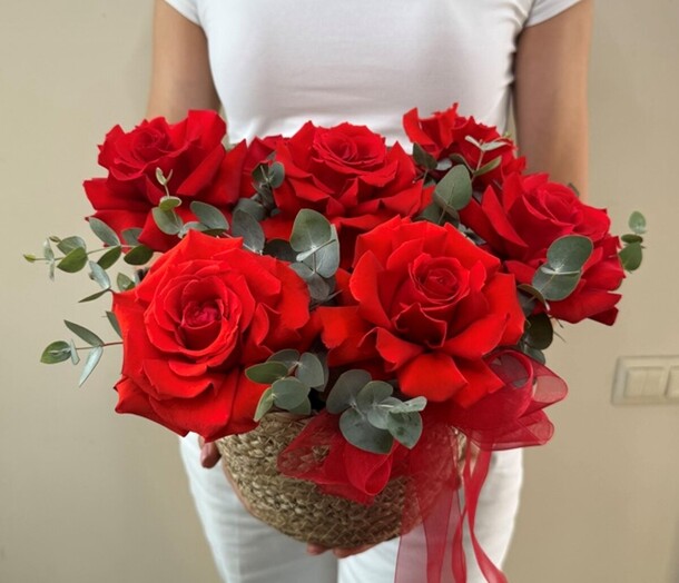 Француские розы в рогозе, артикул F1369513 - 5044 рублей, доставка по городу. Flawery - доставка цветов