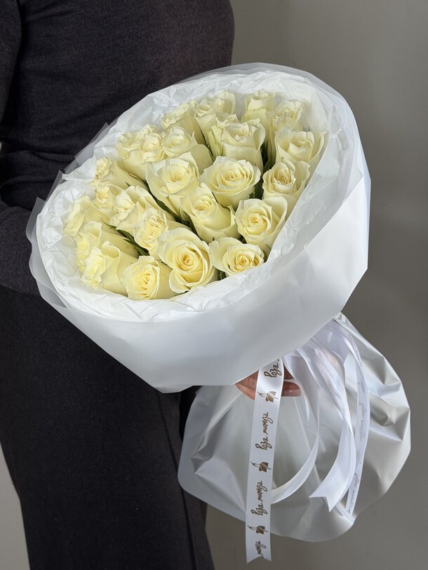 Белая роза, артикул F1516395 - 4235 рублей, доставка по городу. Flawery - доставка цветов