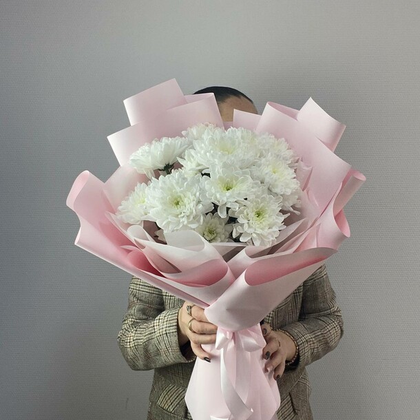 Букет с белой хризантема "мишель", артикул F1244022 - 2782 рублей, доставка по городу. Flawery - доставка цветов