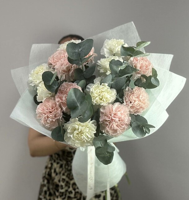 Букет с диантусом "диана", артикул F1292322 - 5856 рублей, доставка по городу. Flawery - доставка цветов