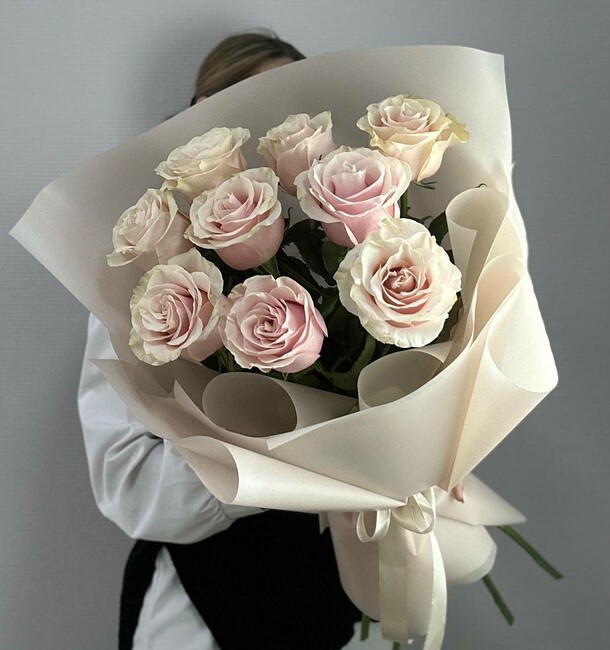 Букет с импортной розы "дама сердца", артикул F1304636 - 5311 рублей, доставка по городу. Flawery - доставка цветов